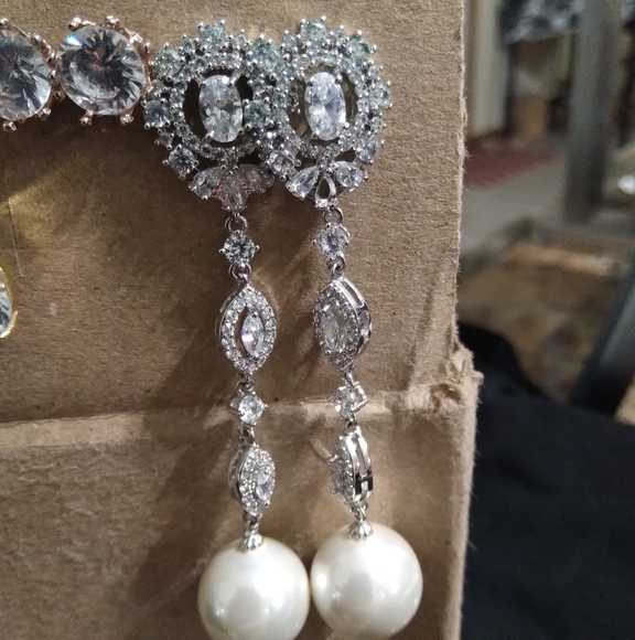 4 pairs pierced Bridal/Prom earrings - Picture 5 of 9